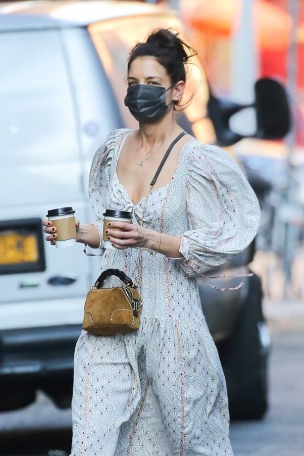 Katie Holmes - In dress out for a coffee