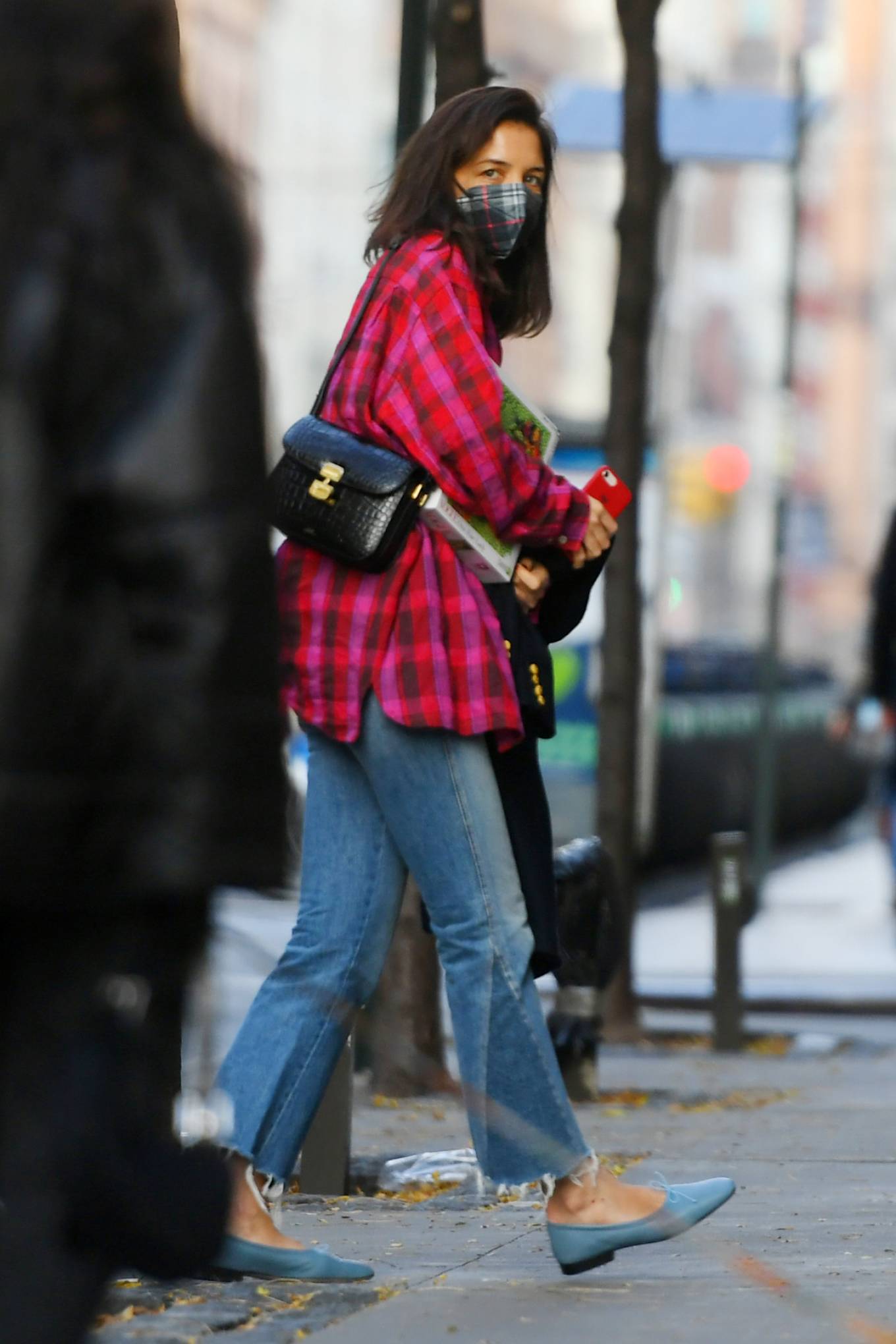 Katie Holmes - Is spotted stepping out in New York City