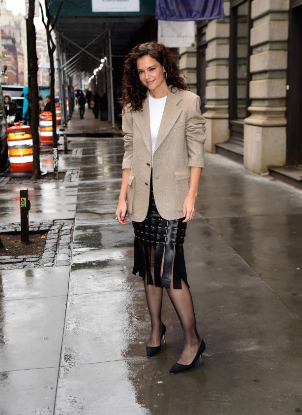 Katie Holmes - Looking fashionable in New York
