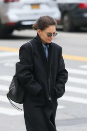 Katie Holmes - Looks casual while out for a walk in New York City