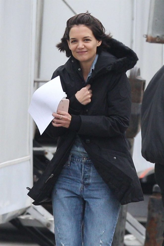 Katie Holmes - On set of an untitled series in Chicago