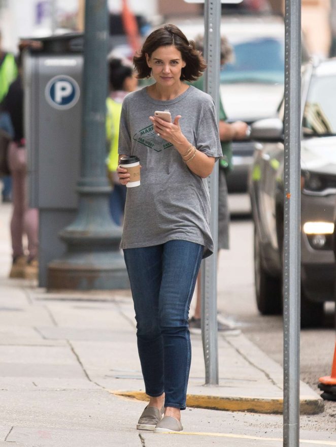 Katie Holmes - On the set of 'The Secret' in New Orleans