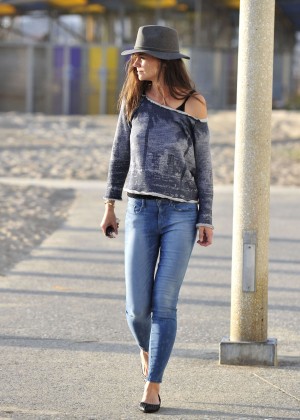 Katie Holmes in Tight Jeans Out in Santa Monica