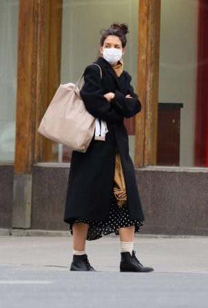 Katie Holmes - Out for a cup of coffee in New York