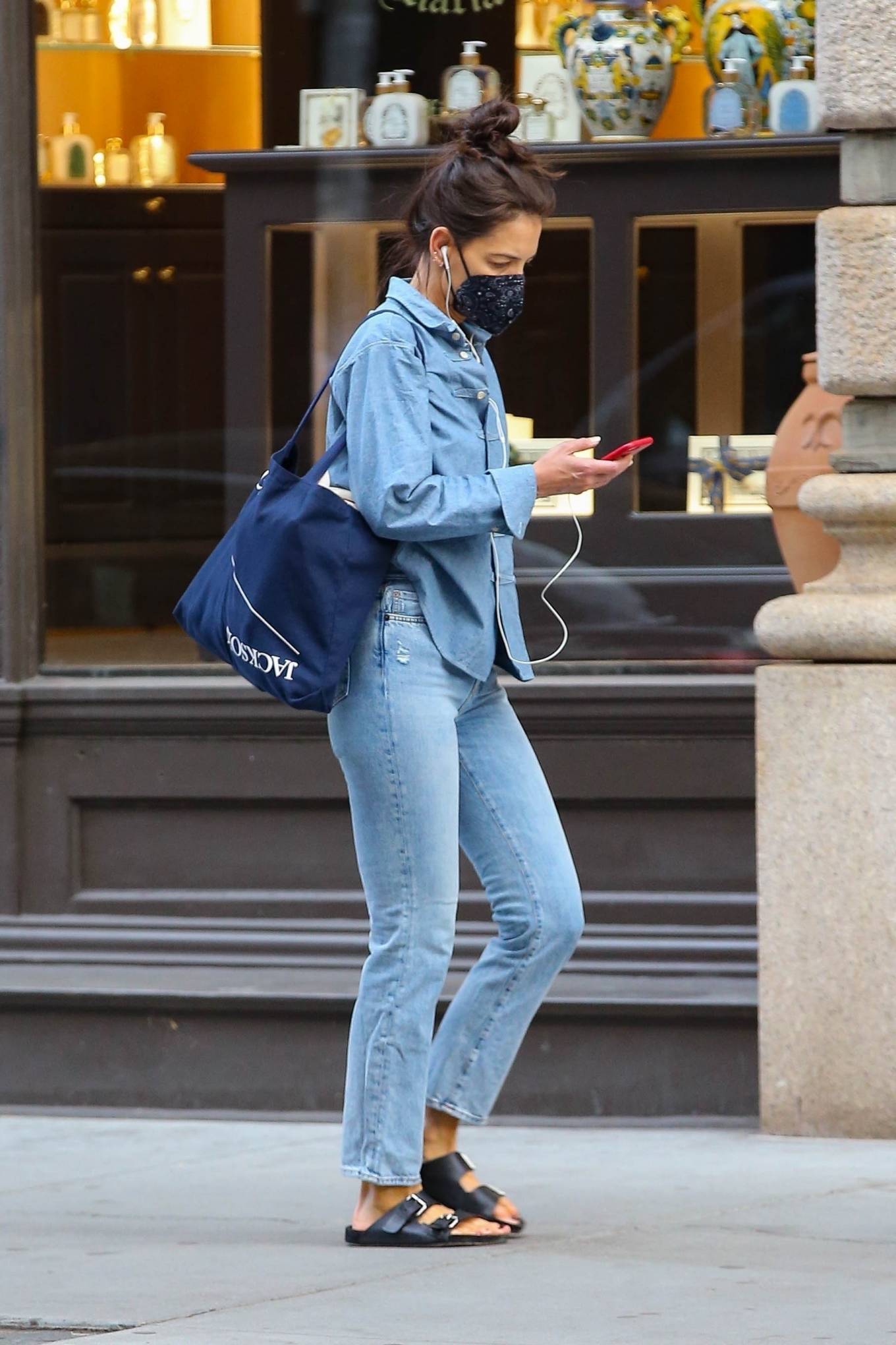 Katie Holmes 2020 : Katie Holmes – Out for a stroll in New York-06