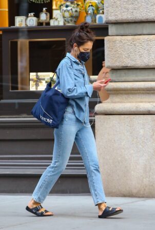 Katie Holmes - Out for a stroll in New York