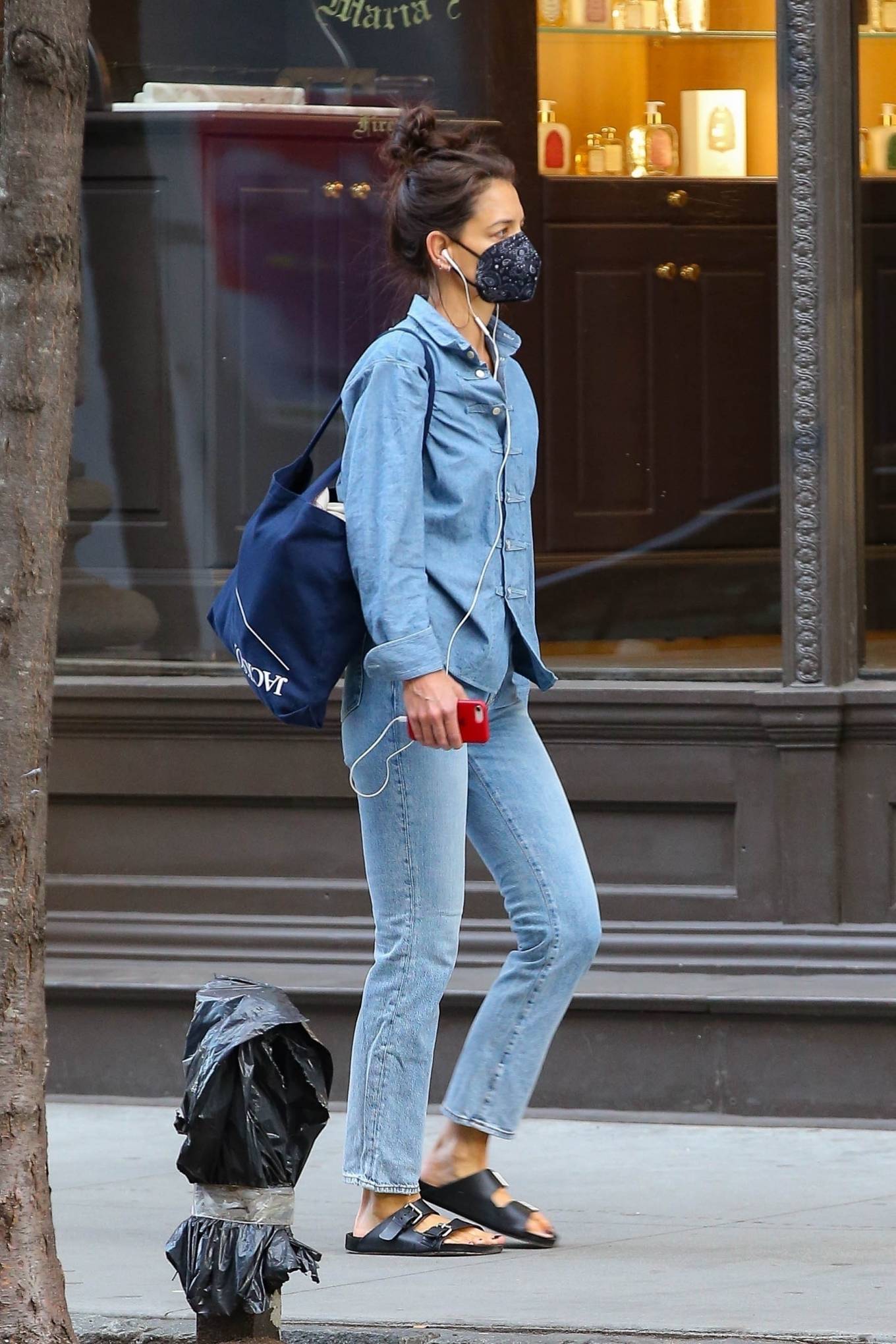 Katie Holmes 2020 : Katie Holmes – Out for a stroll in New York-09
