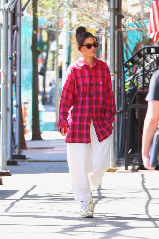 Katie Holmes - Out for a stroll in Soho - New York
