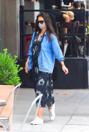 Katie Holmes - Out for lunch in Manhattan
