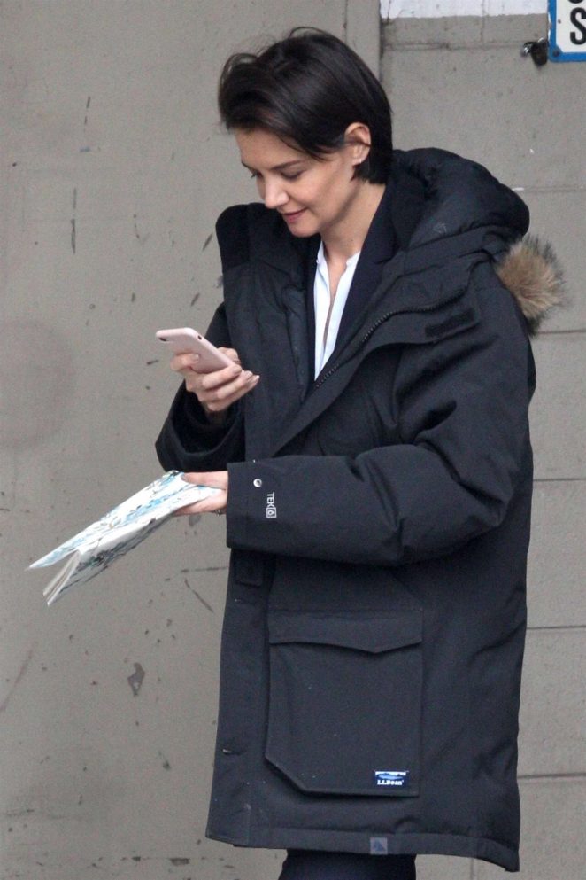 Katie Holmes out in Chicago