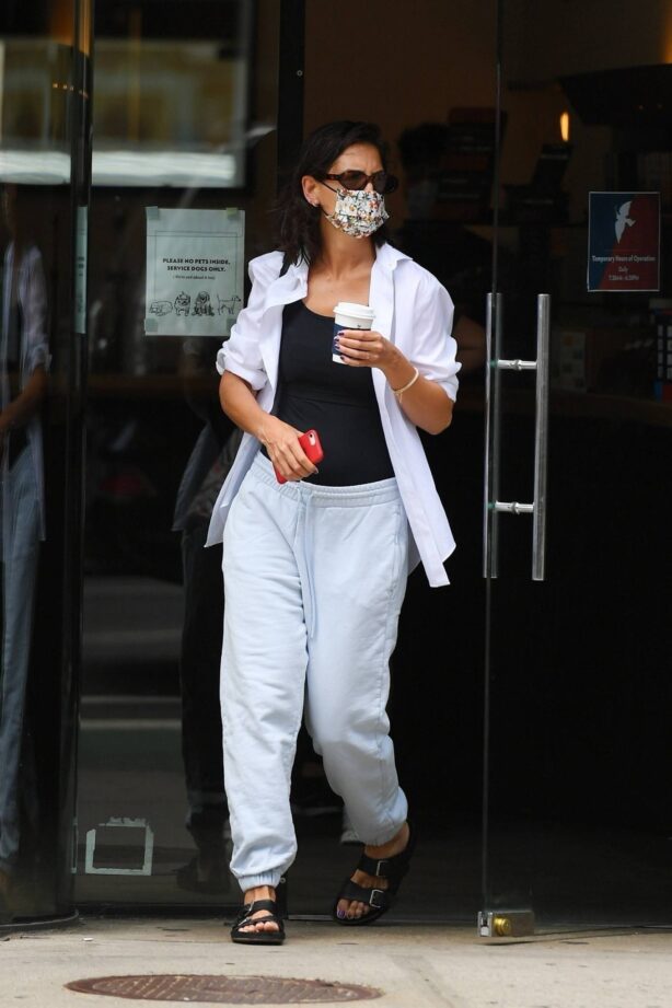 Katie Holmes - Out in white sweatpants in SoHo