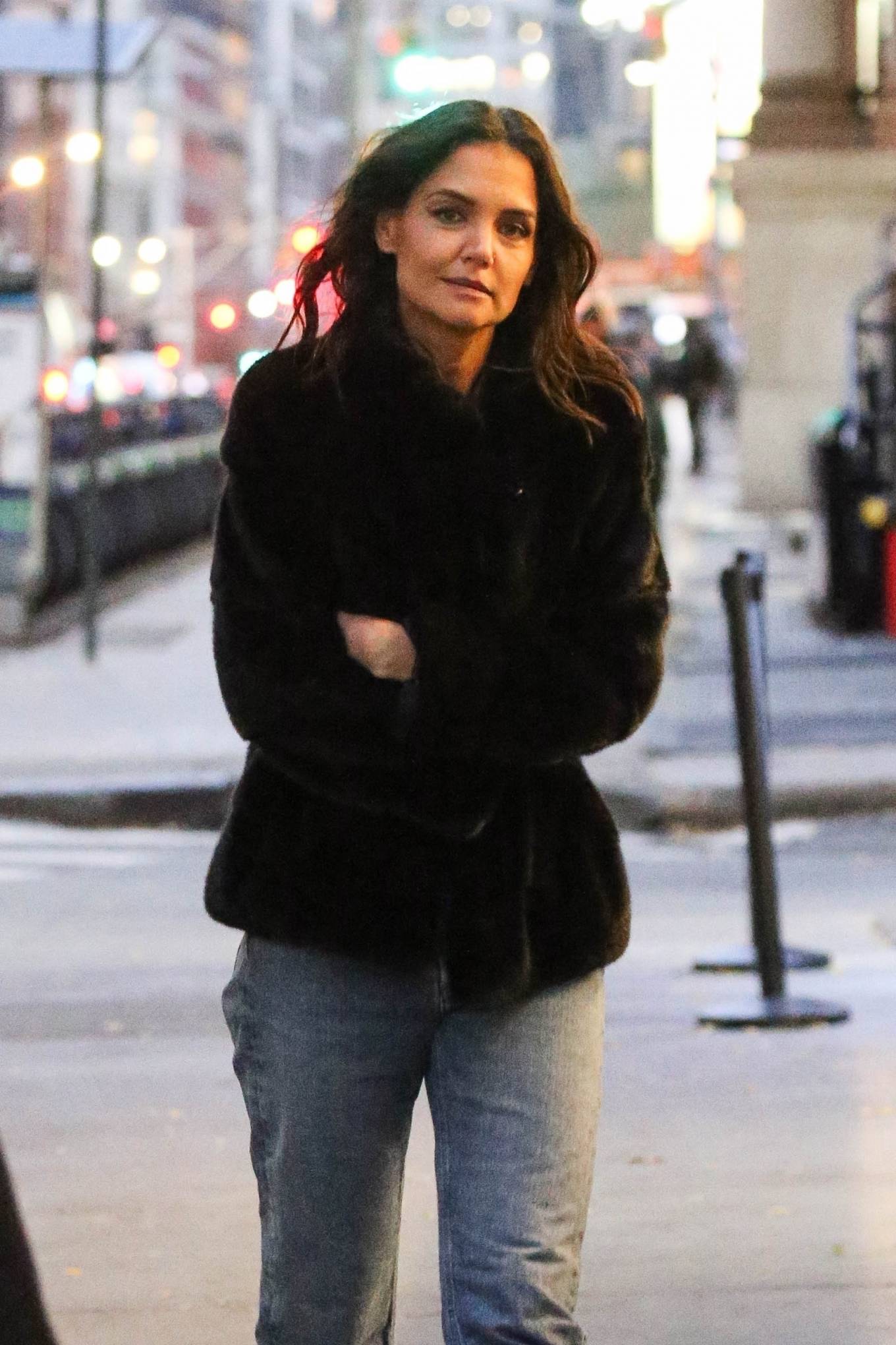 Katie Holmes 2021 : Katie Holmes – Out on a stroll in chilly New York-01