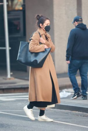 Katie Holmes - Running errands on a Thursday afternoon in New York