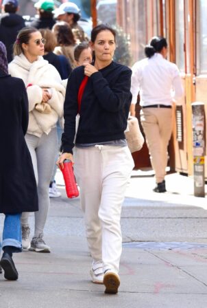 Katie Holmes - Seen makeup-free while out in New York