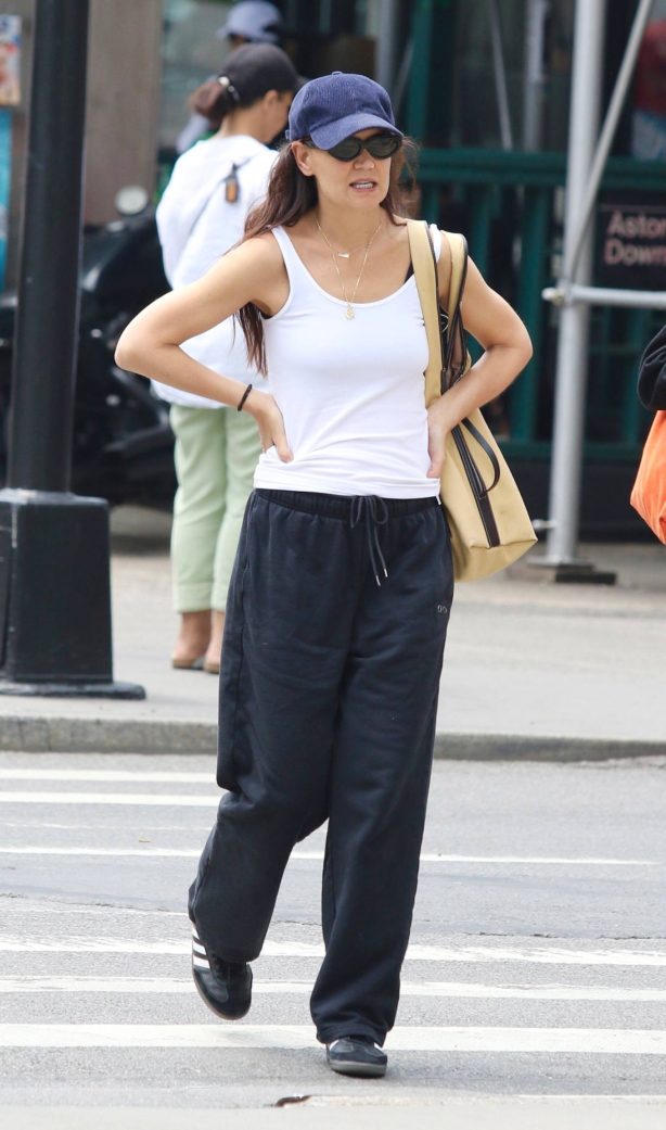 Katie Holmes - Seen while carrying a Phillip Lim handbag in downtown Manhattan