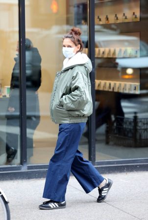 Katie Holmes - Seen while running errands in New York