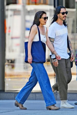Katie Holmes - Seen with a mystery man in New York