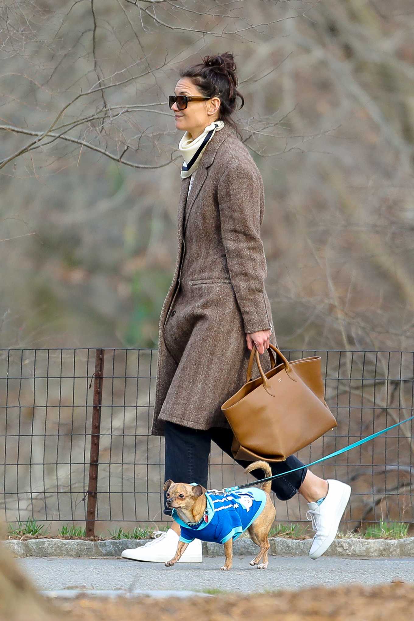 Katie Holmes â€“ Seen with out mask at Central Park in New York