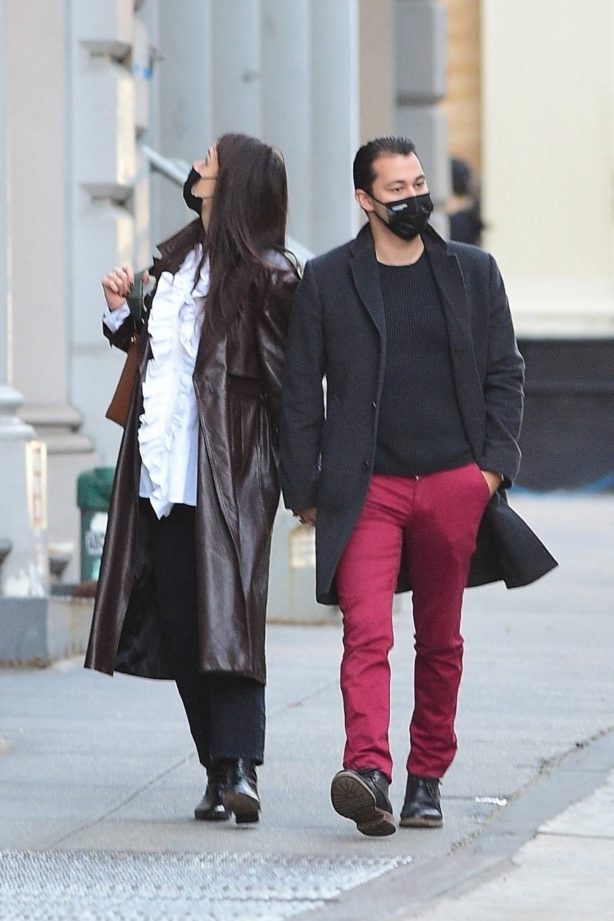 Katie Holmes - Shopping candids at a paint store in New York
