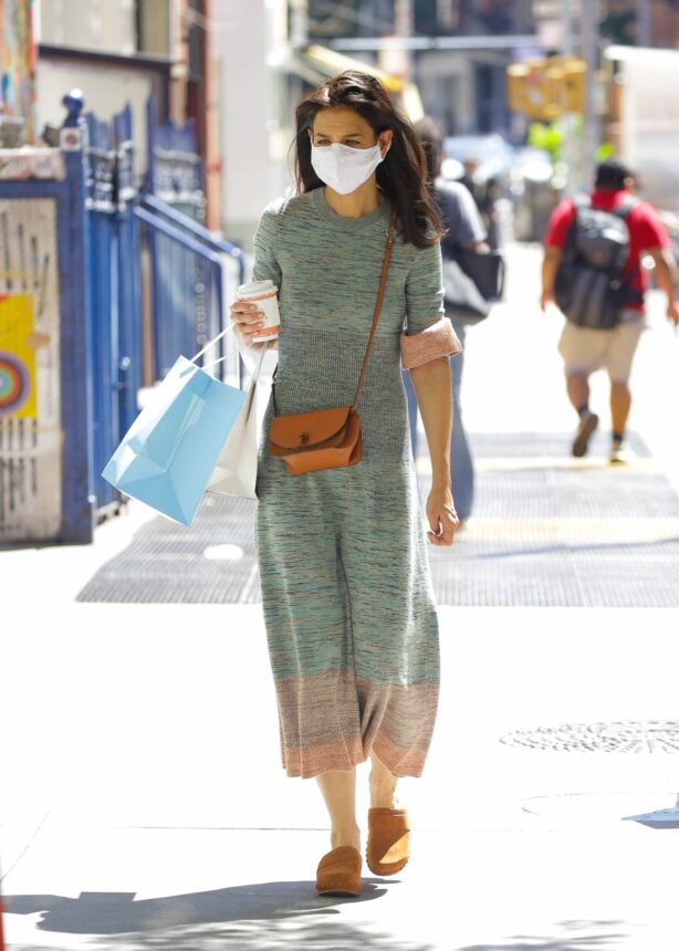 Katie Holmes - Shopping candids in New York