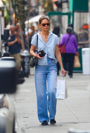 Katie Holmes - Shopping candids in Soho