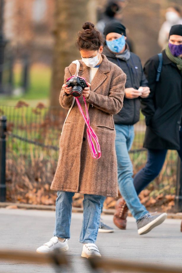 Katie Holmes - Spotted on a trip to Washington Square Park in New York