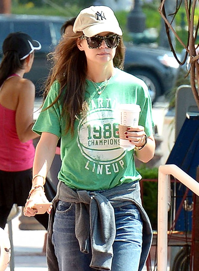 Katie Holmes in Jeans Starbucks in LA