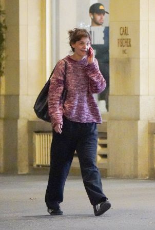 Katie Holmes - Steps out at night in New York