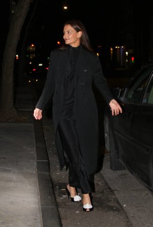 Katie Holmes - Steps out for the evening in New York