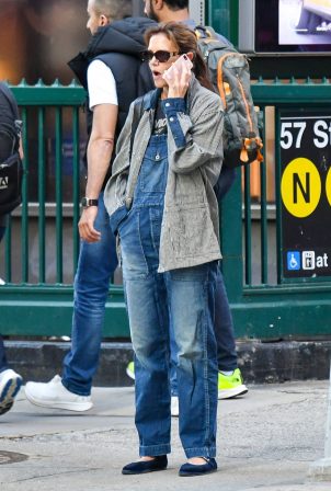 Katie Holmes - Steps Out in New York City