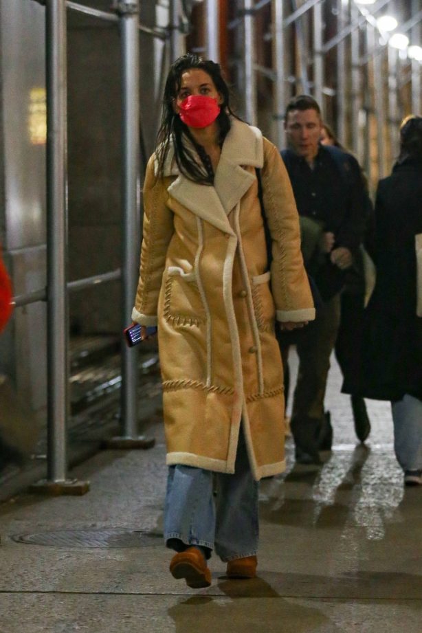 Katie Holmes - Steps out in New York