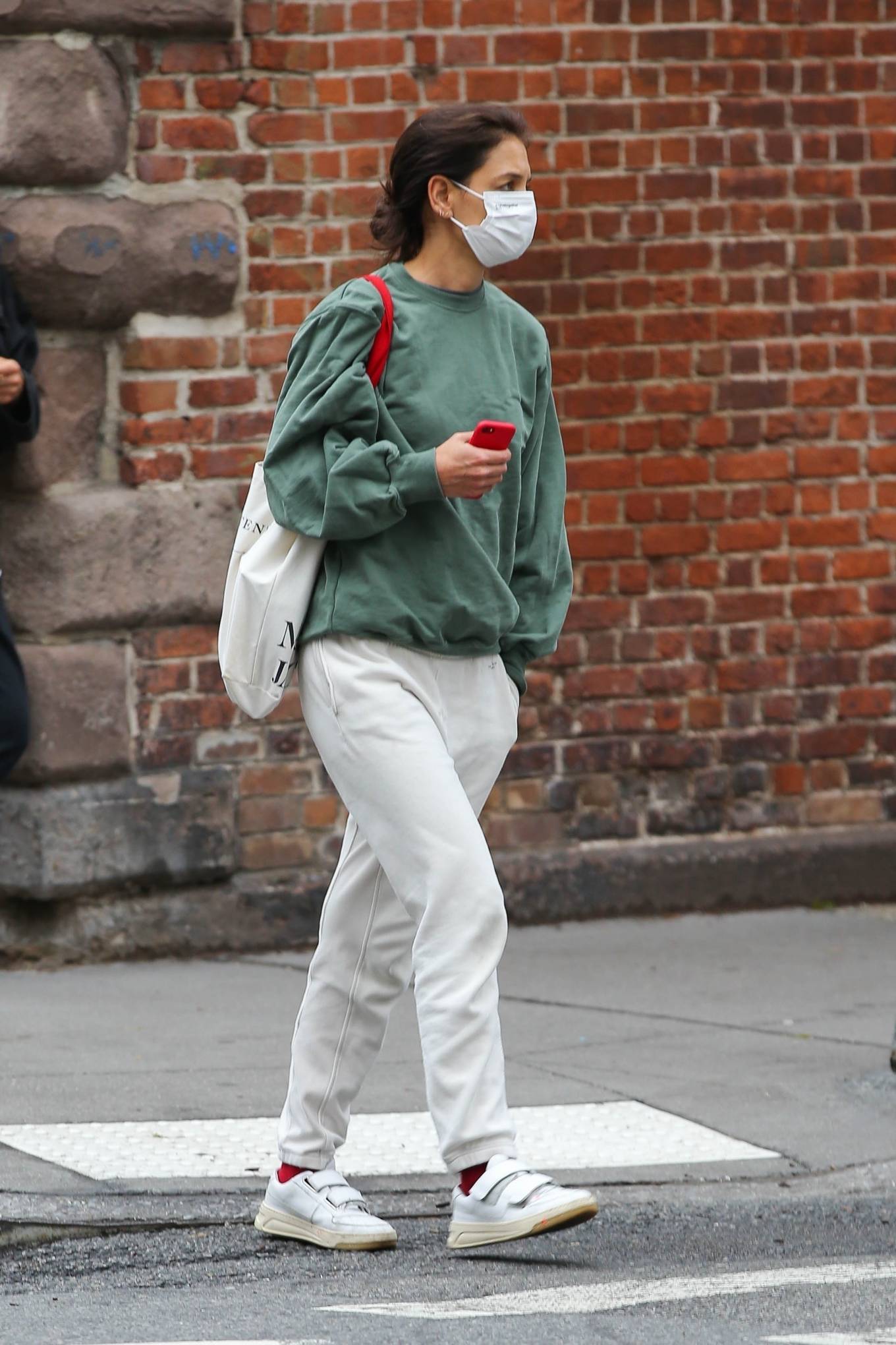 Katie Holmes - Taking a stroll in New York