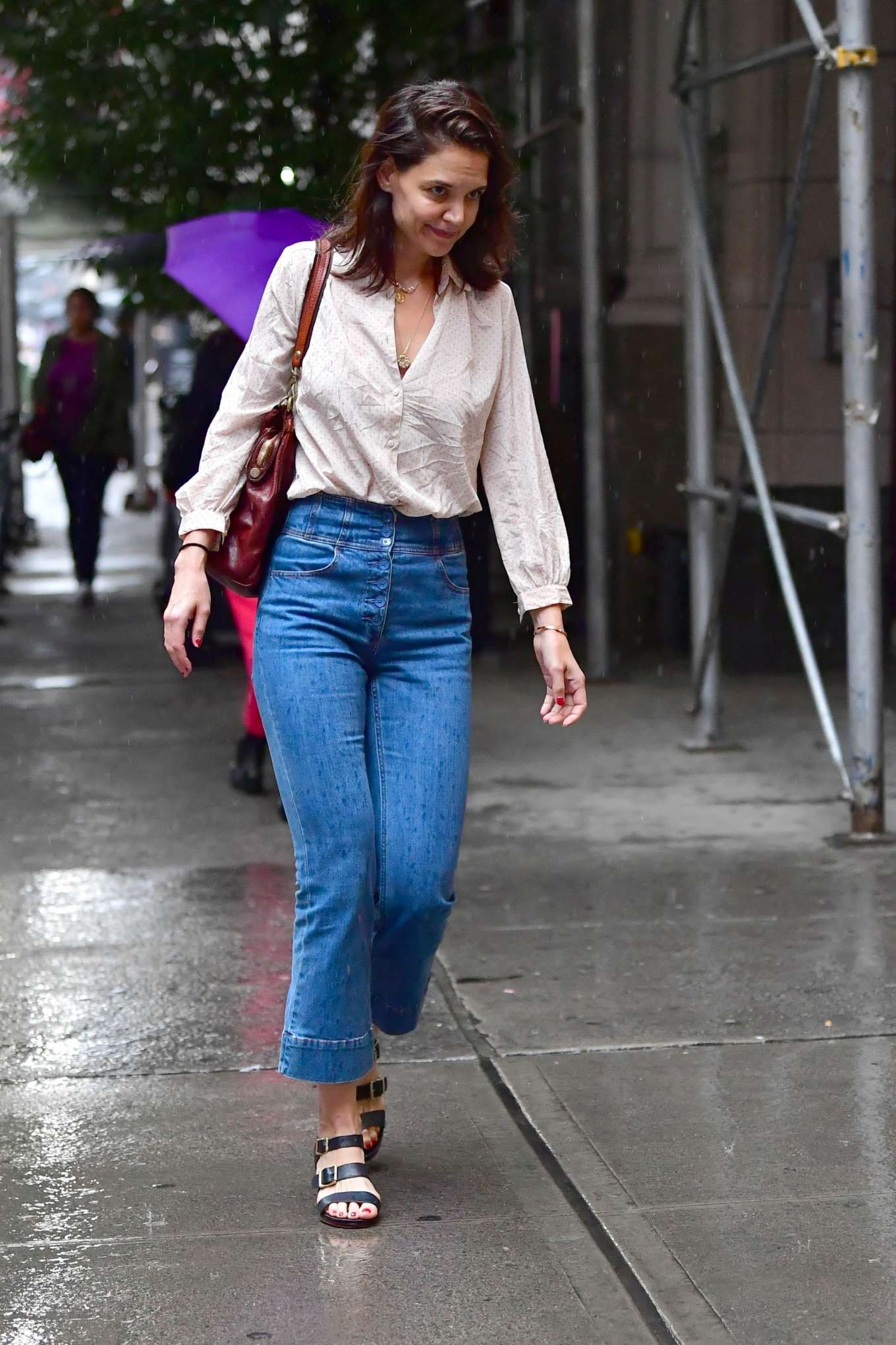 Katie Holmes â€“ Walk in the rain in New York City