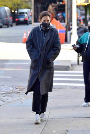 Katie Holmes - Wearing a heavy trench coat in New York