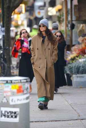 Katie Holmes - Wearing long tan coat as she runs errands in New York