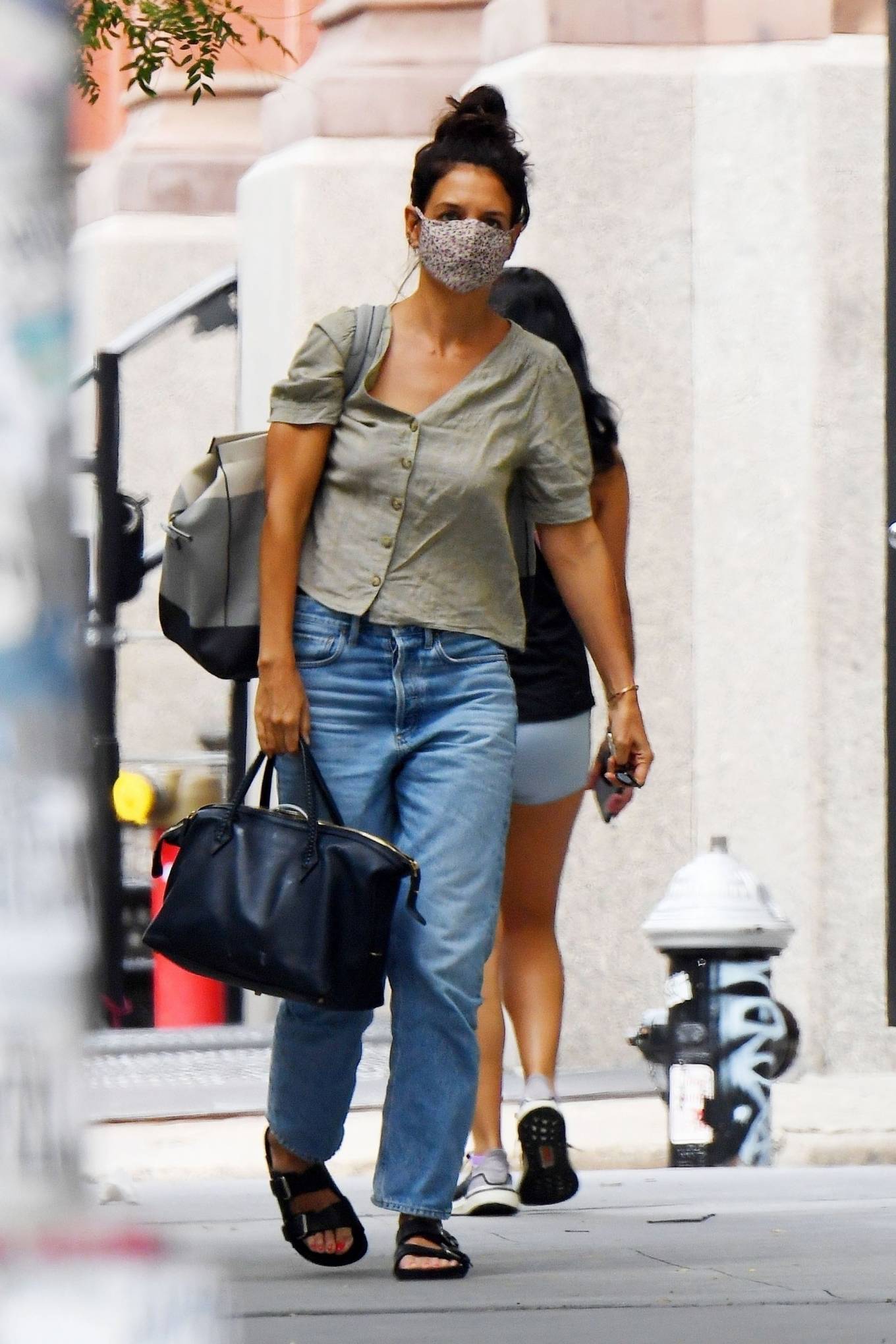 Katie Holmes - Wearing mask while arriving home in New York-08 | GotCeleb