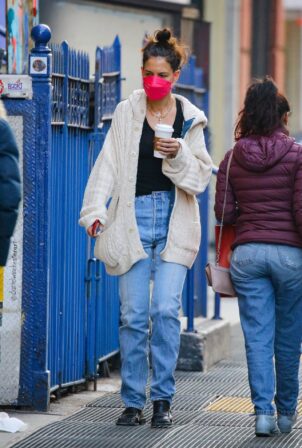 Katie Holmes - Wears sweater while tackling her daily duties in New York