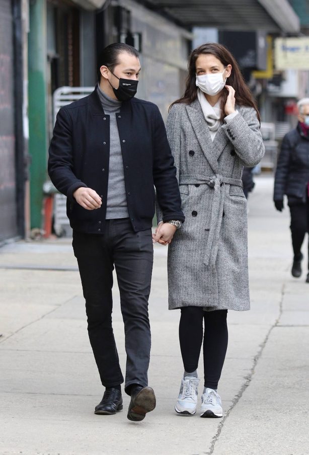 Katie Holmes - With Emilio Vitolo Jr. hold hands in Manhattan's Downtown area