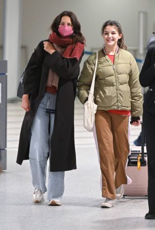 Katie Holmes - With Suri Cruise arrive to Newark Airport in New Jersey
