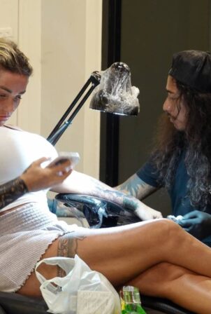 Katie Price - Getting her second sleeve tattoo in Thailand