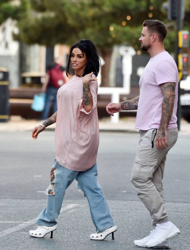 Katie Price - Is spotted outside the Neighbourhood restaurant in Liverpool