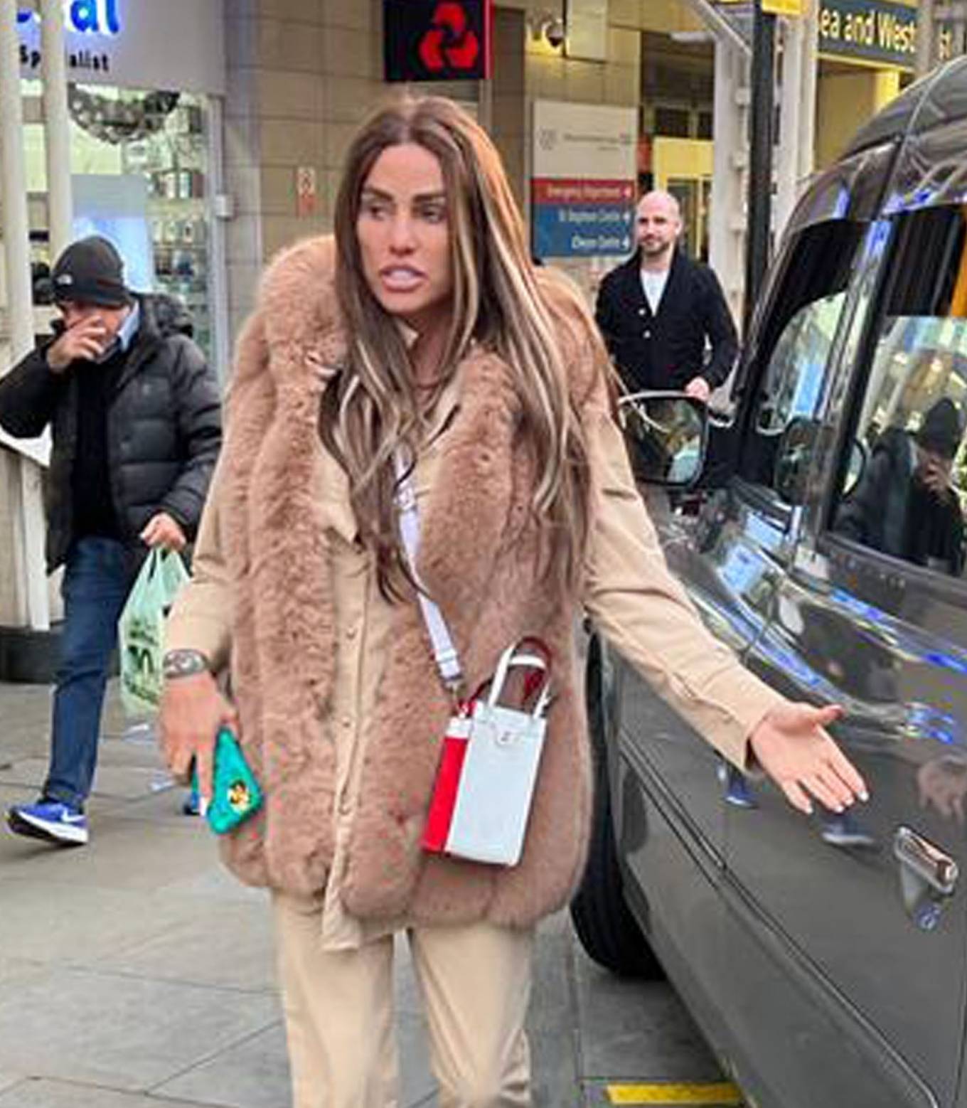 Katie Price 2022 : Katie Price – Leaving Chelsea and Westminster hospital-02