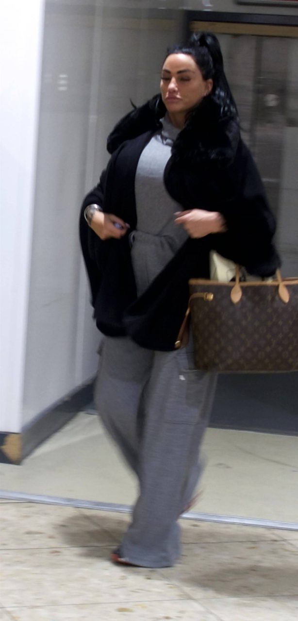 Katie Price - Princess Andre Arrive back in the UK from Ireland