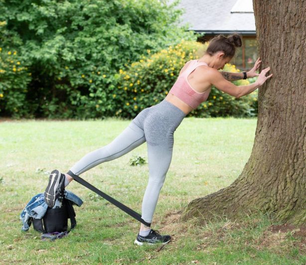 Katie Waissel - Working out in North London park