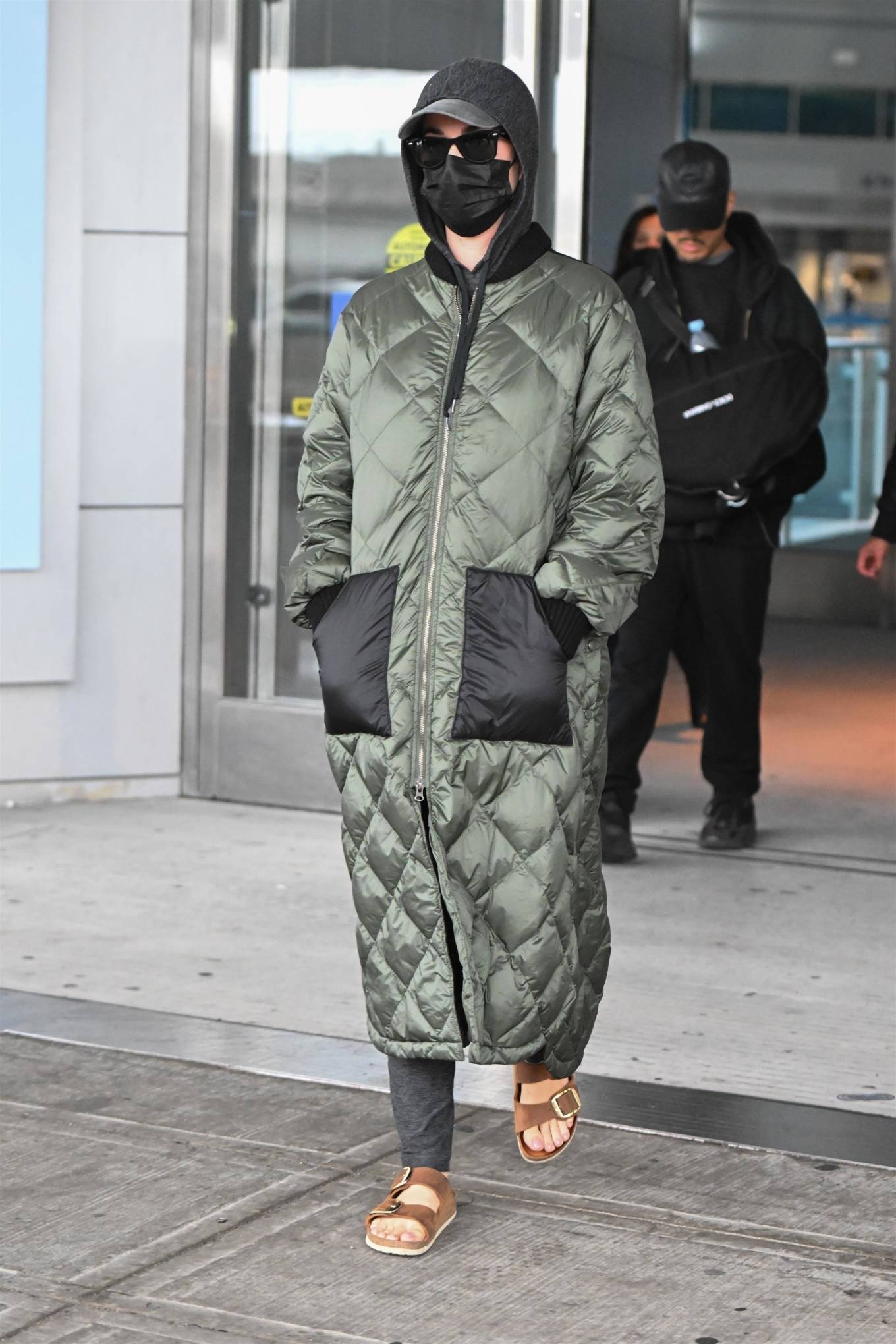 Katy Perry - Arrives at New York’s JFK airport