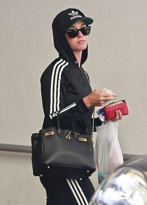Katy Perry at the dermatologist in Beverly Hills