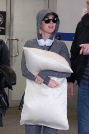 Katy Perry - Hides her baby bump as she touches down at Melbourne Airport