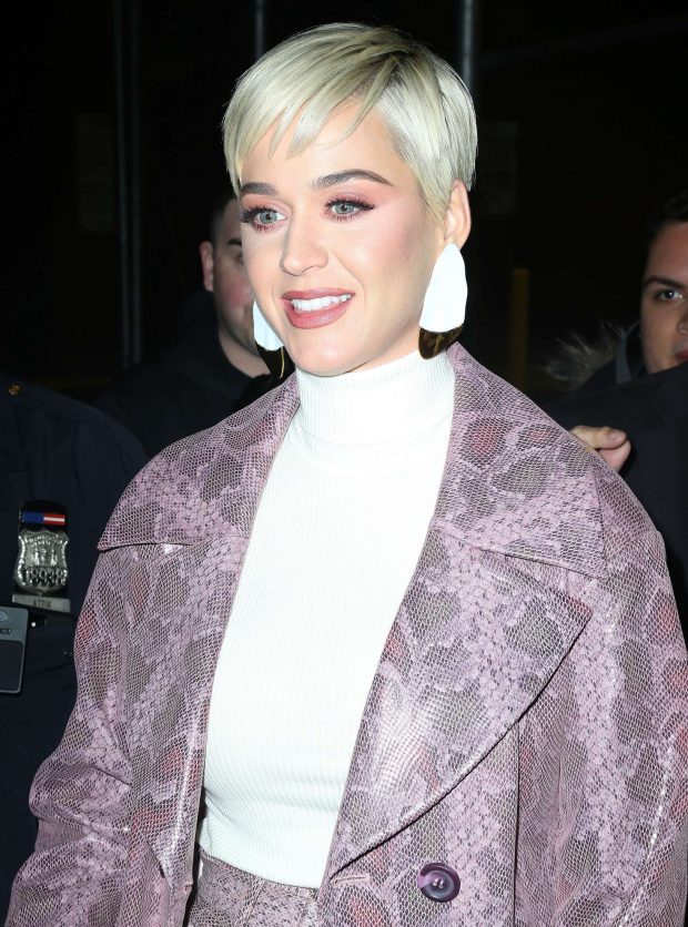 Katy Perry - Leaves the Broadway show 'Wicked' in New York