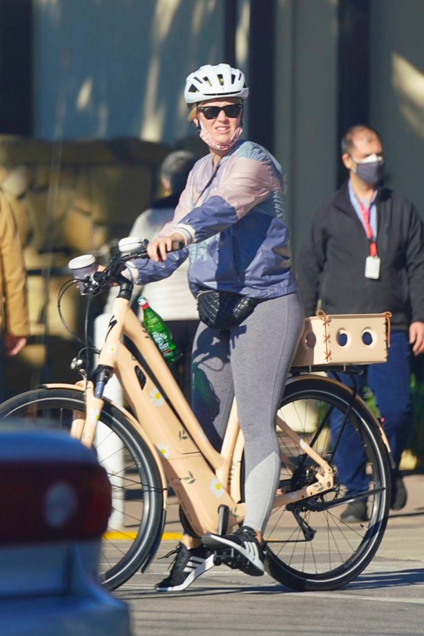 Katy Perry - Out for a bike ride in Santa Barbara