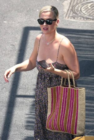 Katy Perry - Out for lunch in Capri